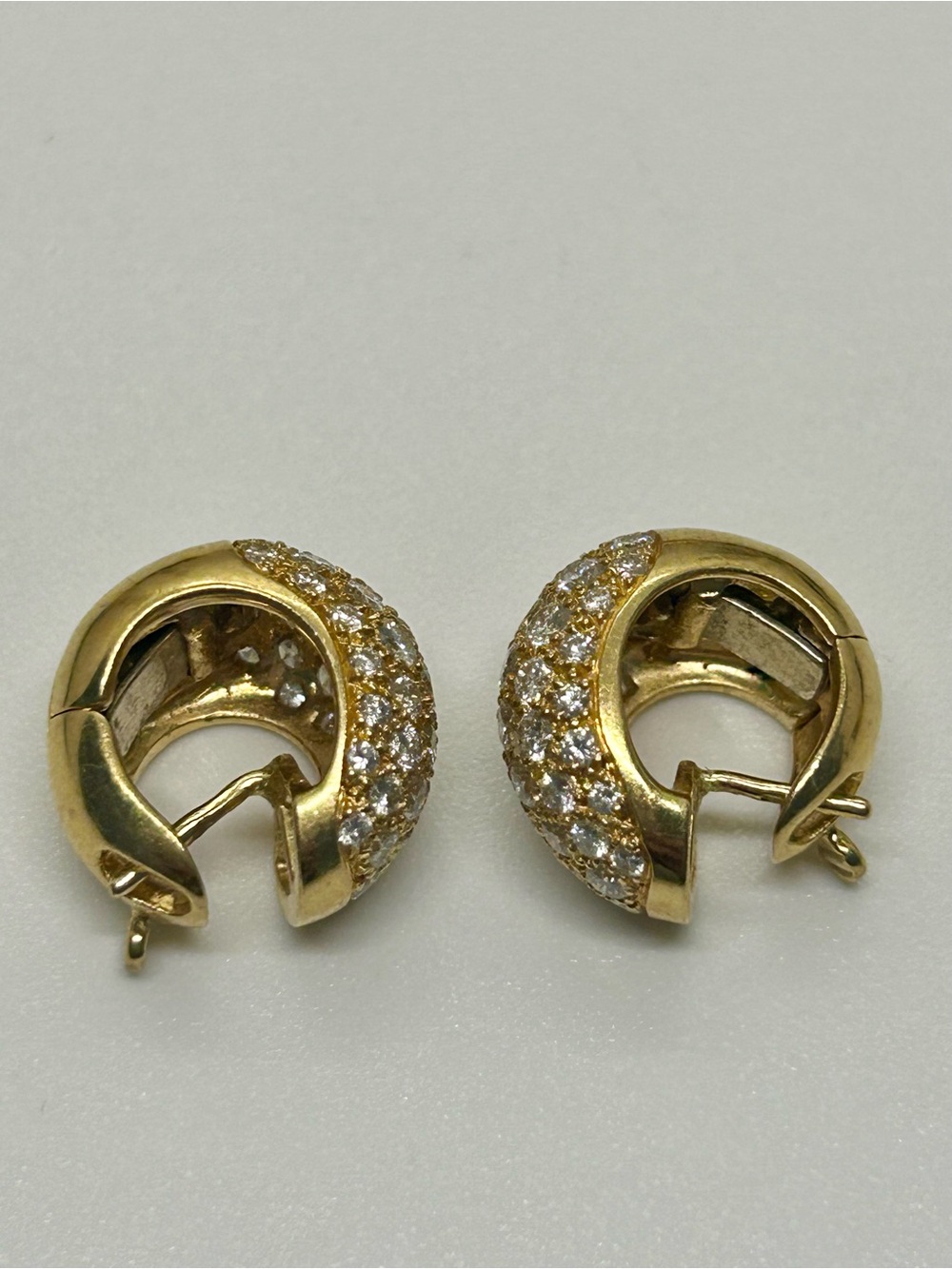CHANEL Vintage Fine Jewelry 18k Gold Pave Diamond Dome Huggie Earrings - Picture 3 of 14